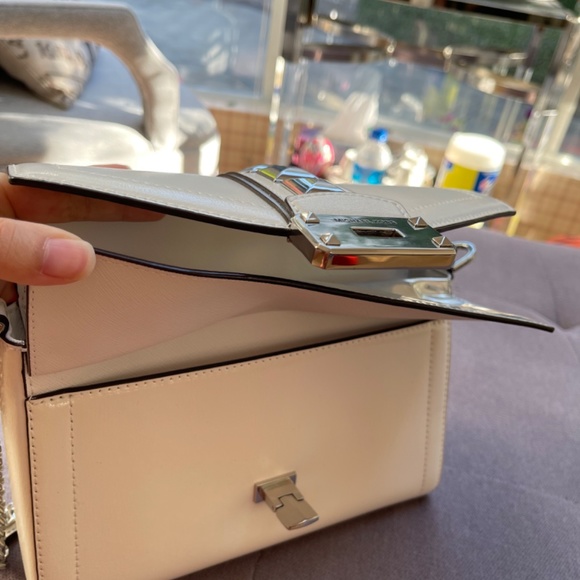 Like New Michael Kors bag - Picture 4 of 7